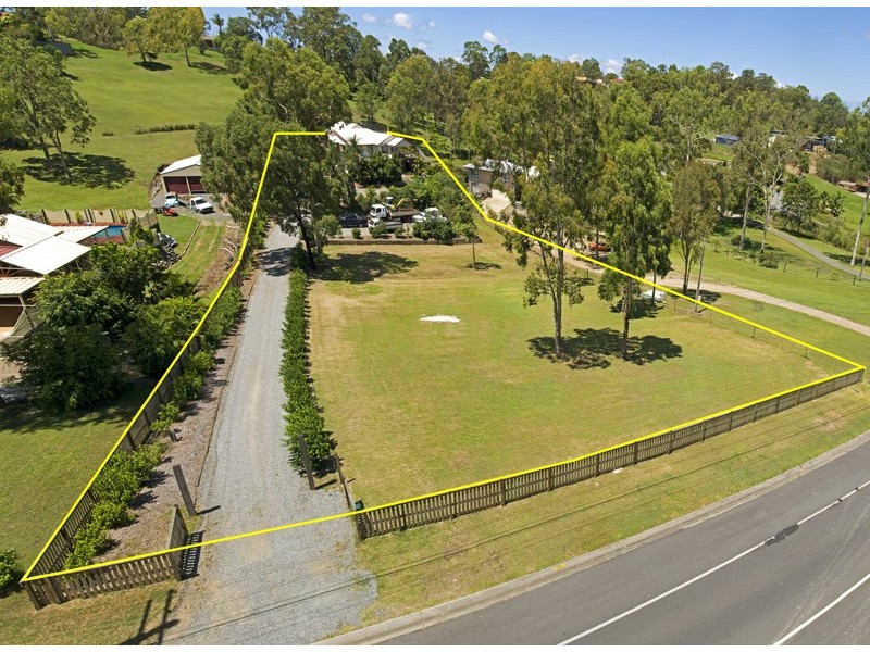 19 Castile, Edens Landing QLD 4207