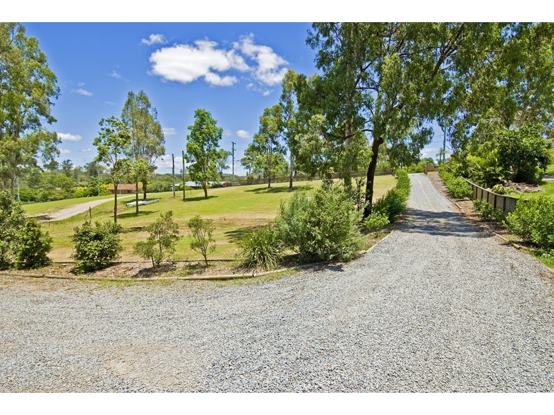 19 Castile, Edens Landing QLD 4207