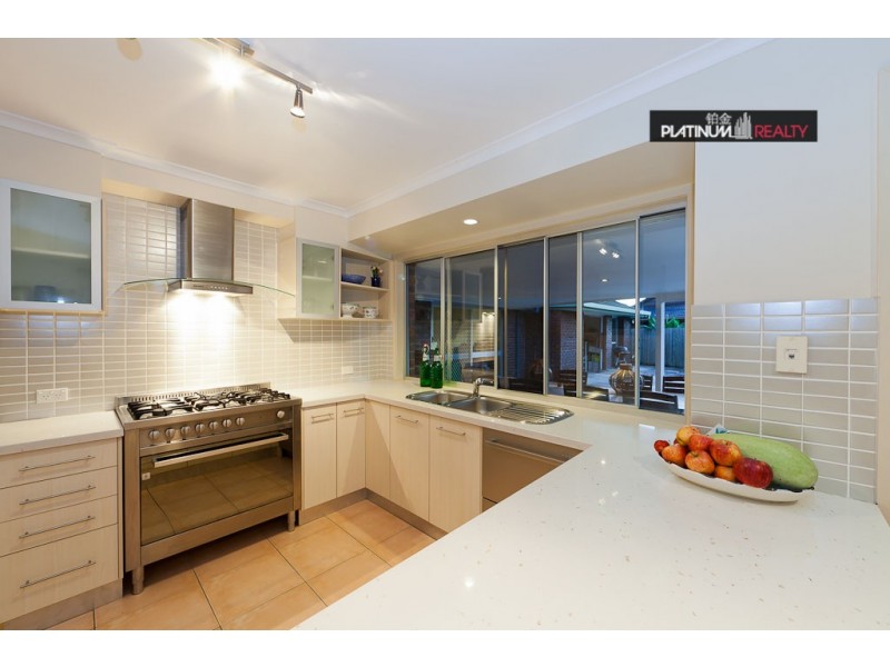 15 Compass Court, Mermaid Waters QLD 4218