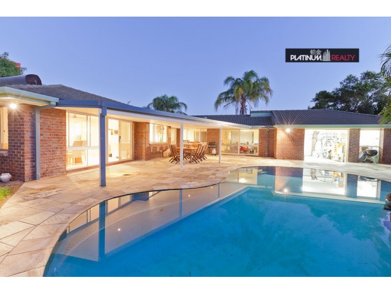 15 Compass Court, Mermaid Waters QLD 4218