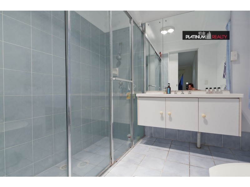 15 Compass Court, Mermaid Waters QLD 4218