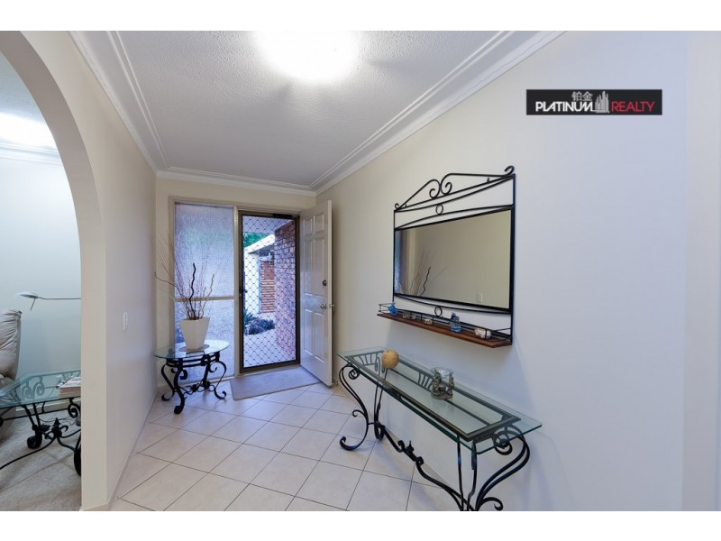 28 Intrepid Drive, Mermaid Waters QLD 4218