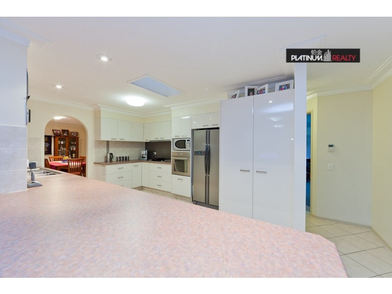 28 Intrepid Drive, Mermaid Waters QLD 4218