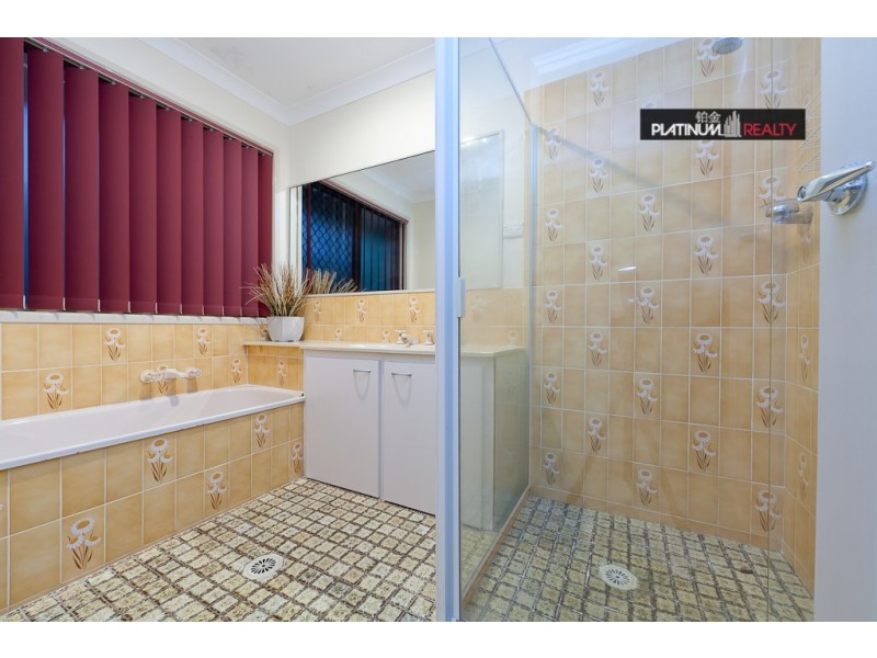 28 Intrepid Drive, Mermaid Waters QLD 4218