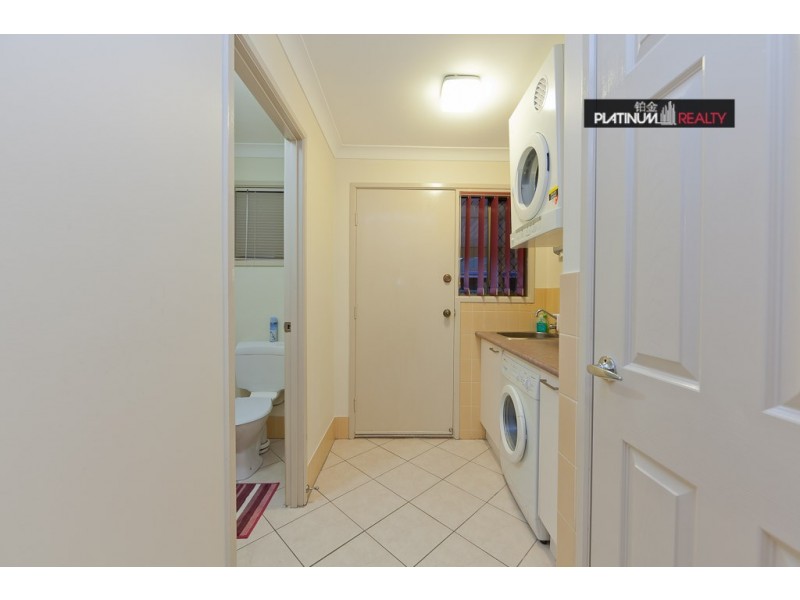 28 Intrepid Drive, Mermaid Waters QLD 4218