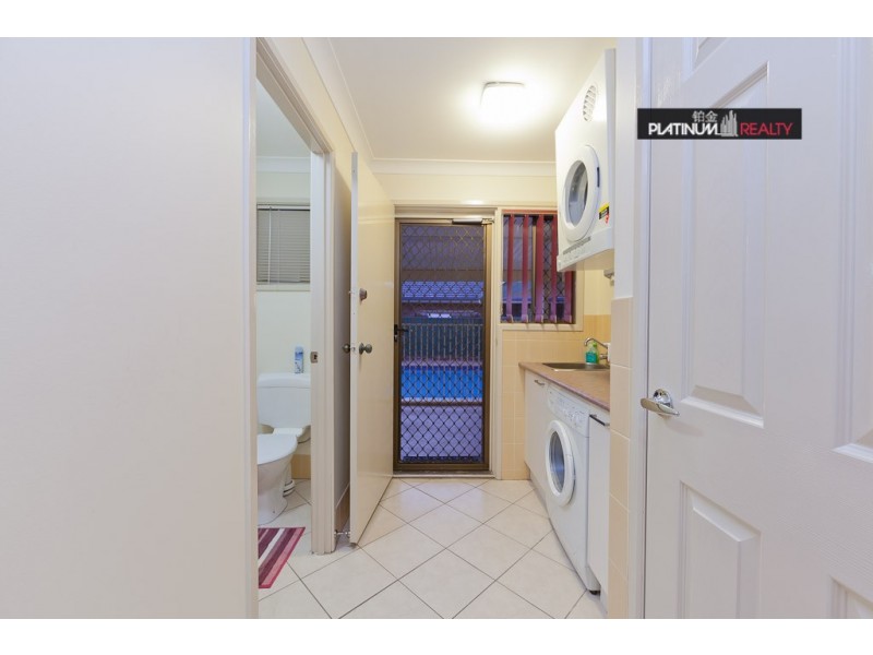 28 Intrepid Drive, Mermaid Waters QLD 4218