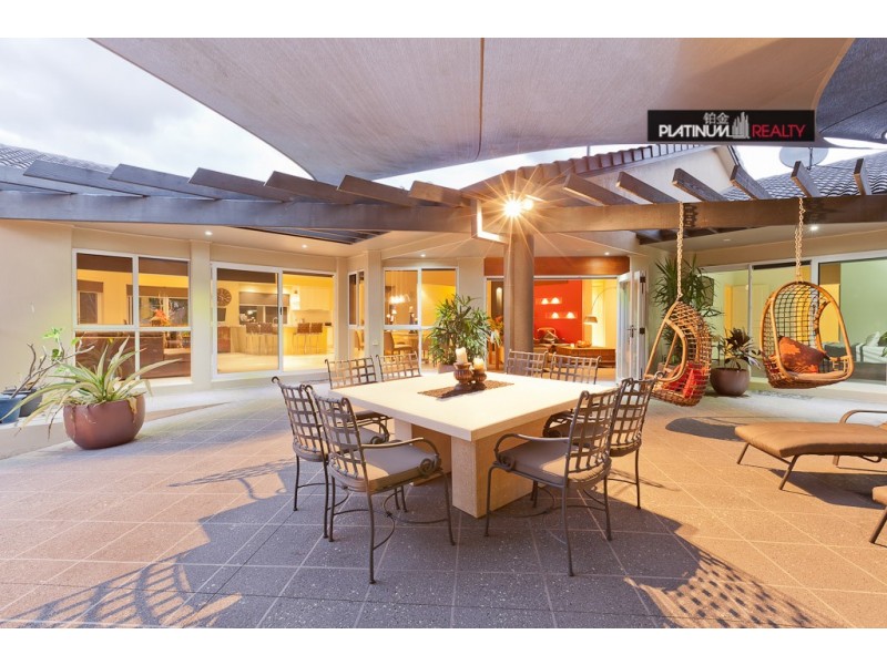 2 San Simeon Drive, Clear Island Waters QLD 4226