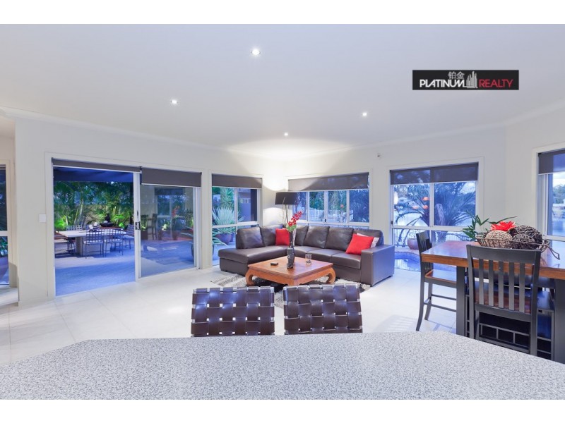 2 San Simeon Drive, Clear Island Waters QLD 4226