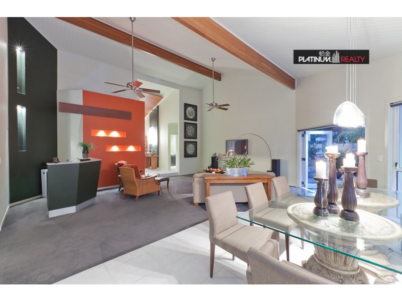 2 San Simeon Drive, Clear Island Waters QLD 4226