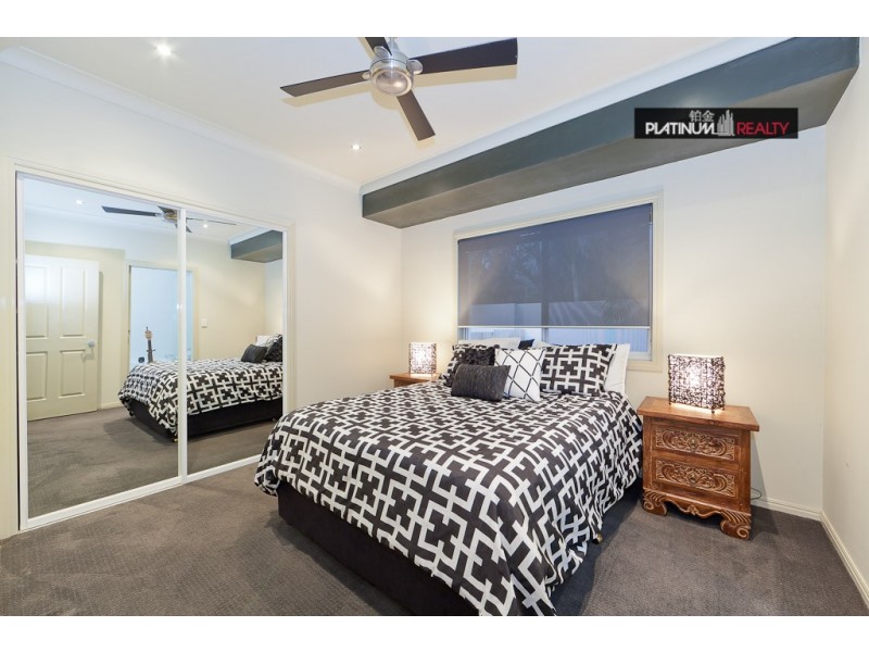 2 San Simeon Drive, Clear Island Waters QLD 4226