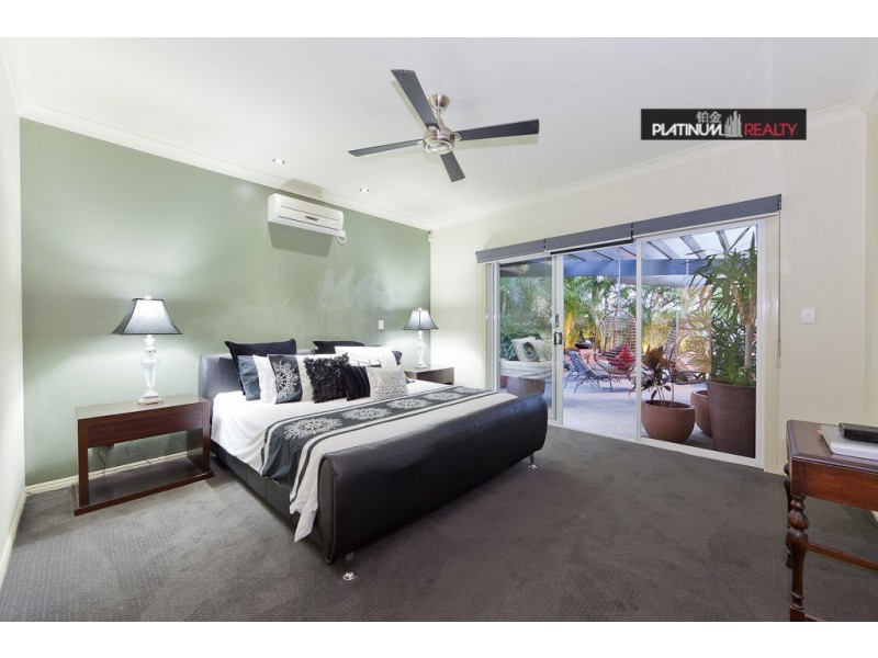 2 San Simeon Drive, Clear Island Waters QLD 4226