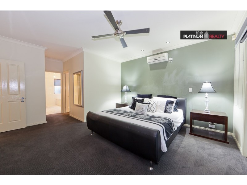 2 San Simeon Drive, Clear Island Waters QLD 4226