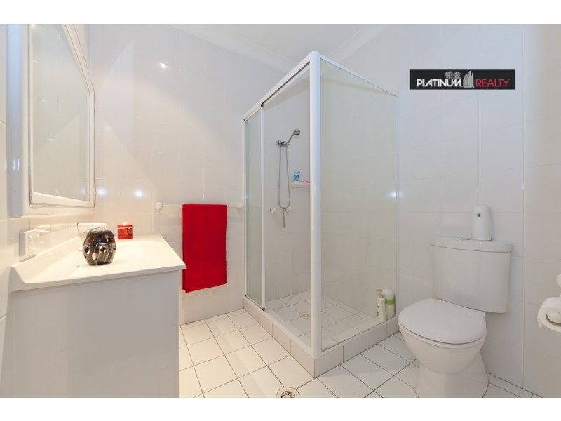 2 San Simeon Drive, Clear Island Waters QLD 4226