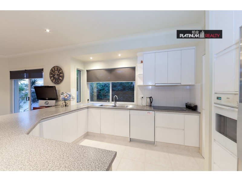 2 San Simeon Drive, Clear Island Waters QLD 4226