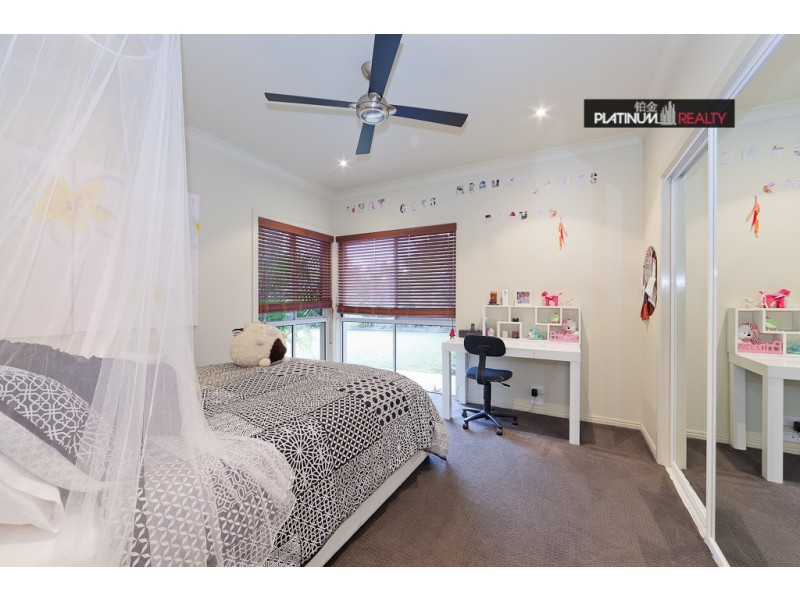 2 San Simeon Drive, Clear Island Waters QLD 4226