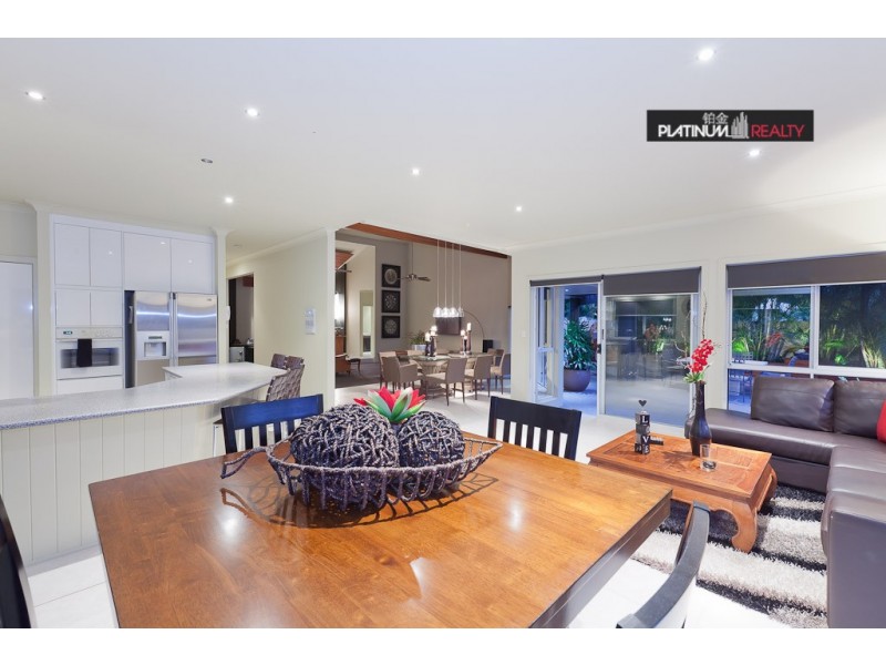 2 San Simeon Drive, Clear Island Waters QLD 4226