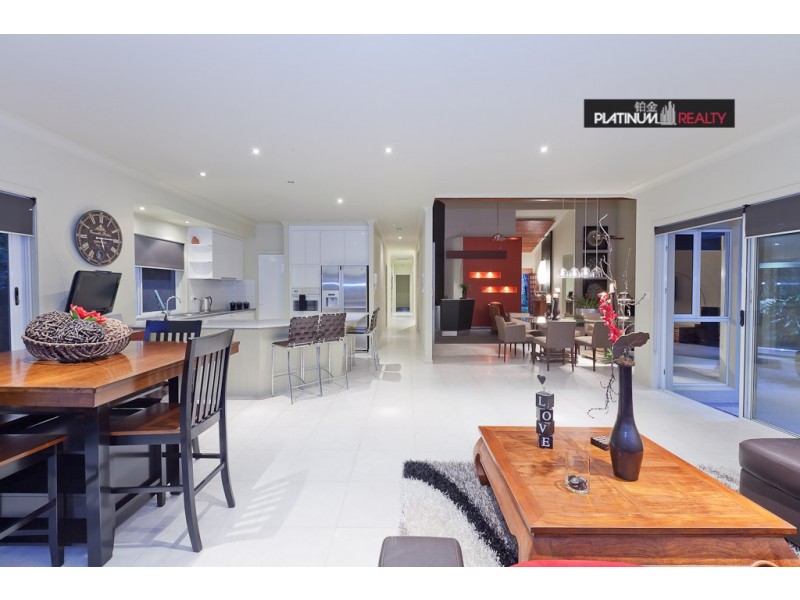 2 San Simeon Drive, Clear Island Waters QLD 4226