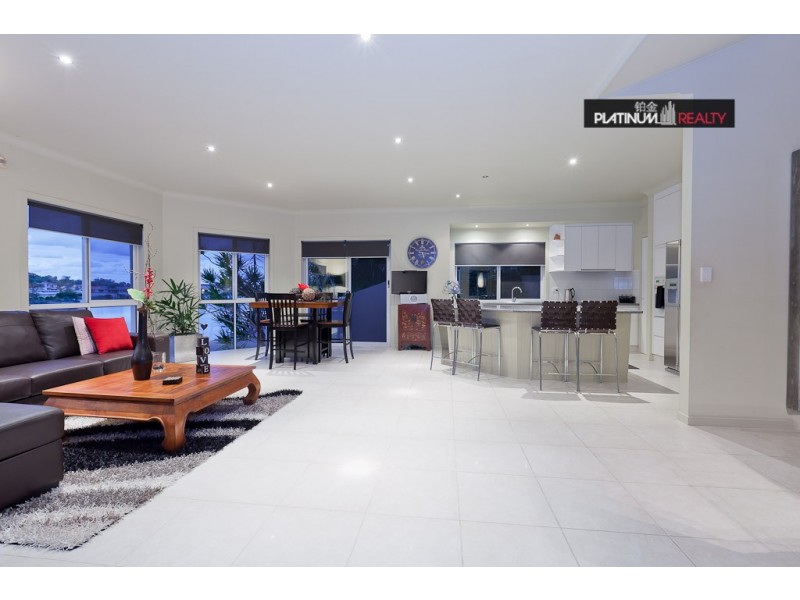 2 San Simeon Drive, Clear Island Waters QLD 4226