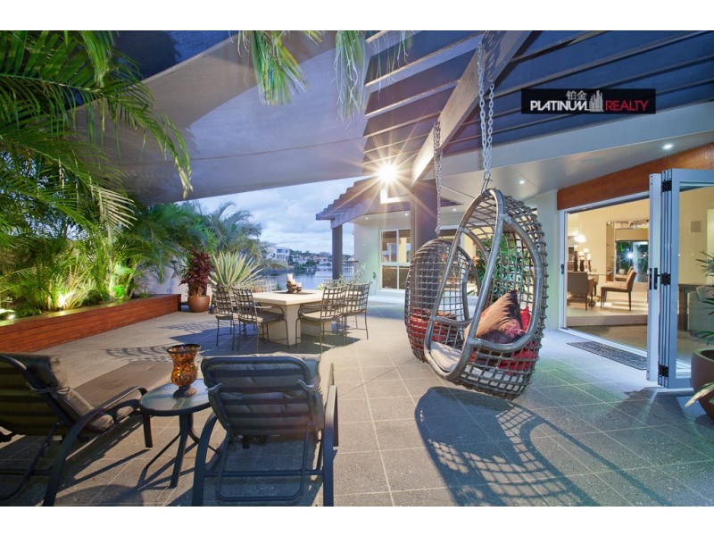 2 San Simeon Drive, Clear Island Waters QLD 4226