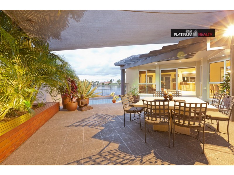 2 San Simeon Drive, Clear Island Waters QLD 4226