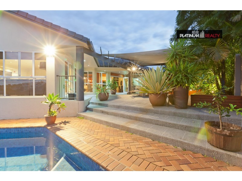 2 San Simeon Drive, Clear Island Waters QLD 4226