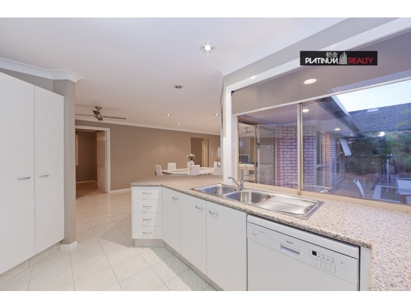 119 Santa Cruz Blvd, Clear Island Waters QLD 4226