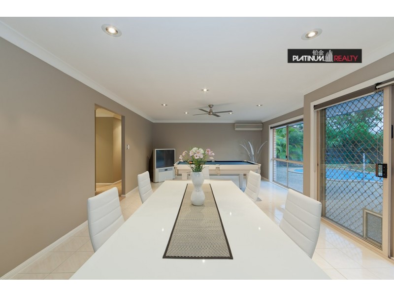 119 Santa Cruz Blvd, Clear Island Waters QLD 4226