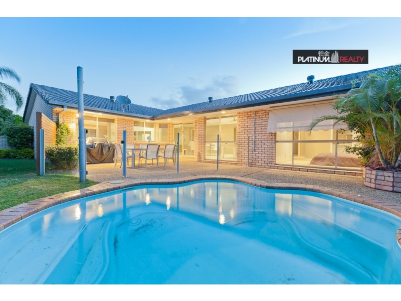 119 Santa Cruz Blvd, Clear Island Waters QLD 4226