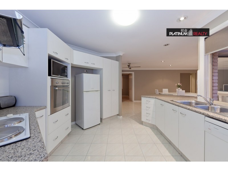 119 Santa Cruz Blvd, Clear Island Waters QLD 4226