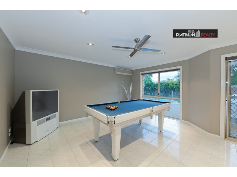 119 Santa Cruz Blvd, Clear Island Waters QLD 4226