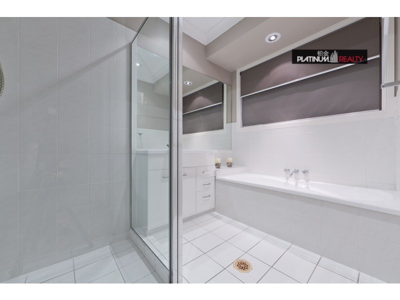 119 Santa Cruz Blvd, Clear Island Waters QLD 4226