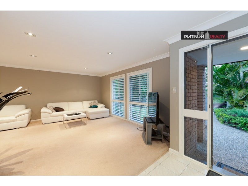 119 Santa Cruz Blvd, Clear Island Waters QLD 4226
