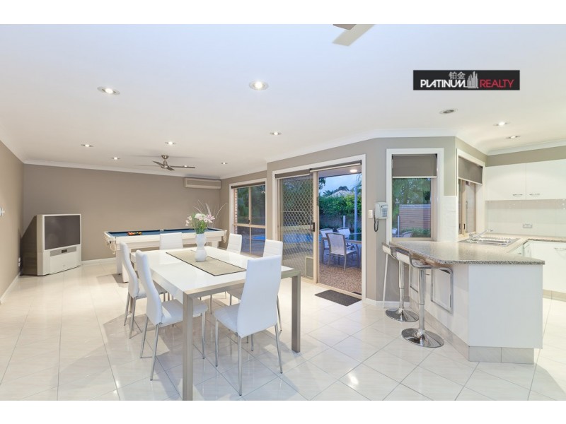 119 Santa Cruz Blvd, Clear Island Waters QLD 4226