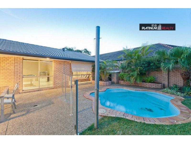 119 Santa Cruz Blvd, Clear Island Waters QLD 4226