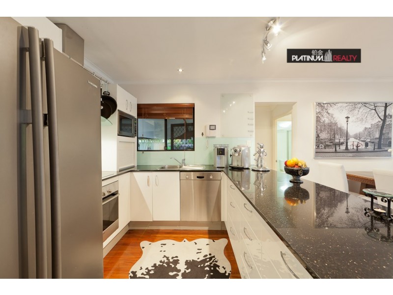 8 Coogeen Street, Sorrento QLD 4217