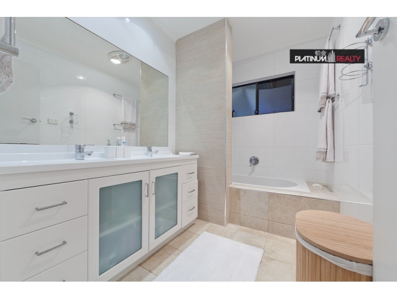 8 Coogeen Street, Sorrento QLD 4217