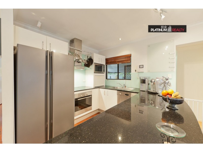 8 Coogeen Street, Sorrento QLD 4217