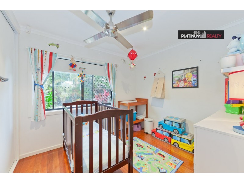 8 Coogeen Street, Sorrento QLD 4217