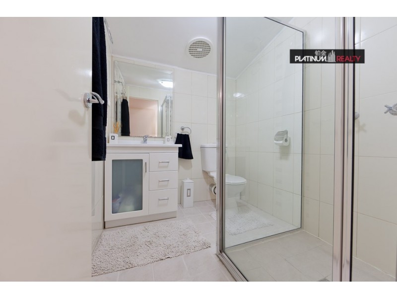 8 Coogeen Street, Sorrento QLD 4217