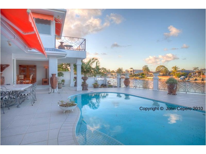 81 T E Peters Drive, Broadbeach Waters QLD 4218