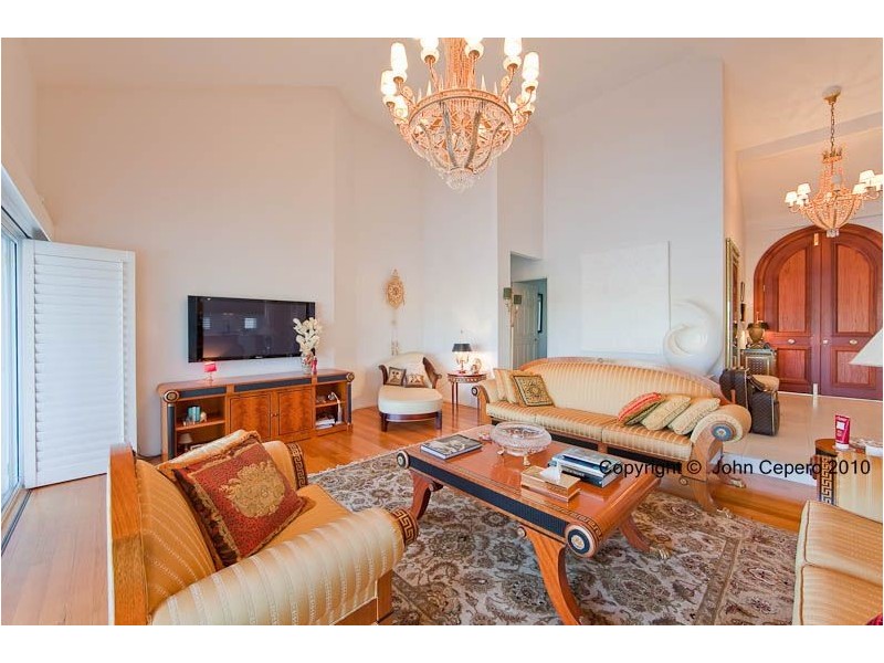 81 T E Peters Drive, Broadbeach Waters QLD 4218