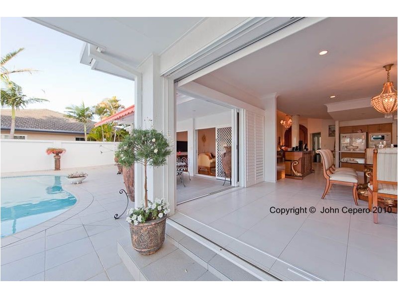 81 T E Peters Drive, Broadbeach Waters QLD 4218