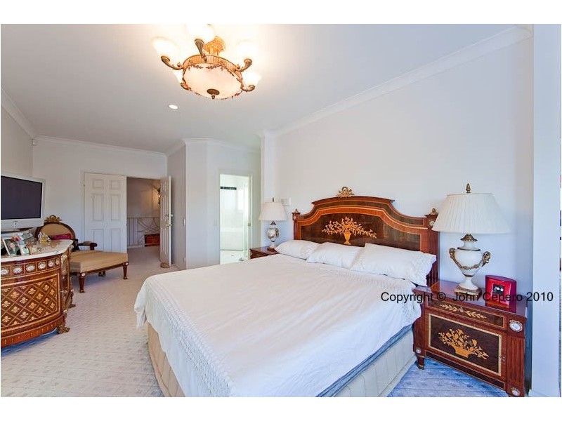 81 T E Peters Drive, Broadbeach Waters QLD 4218