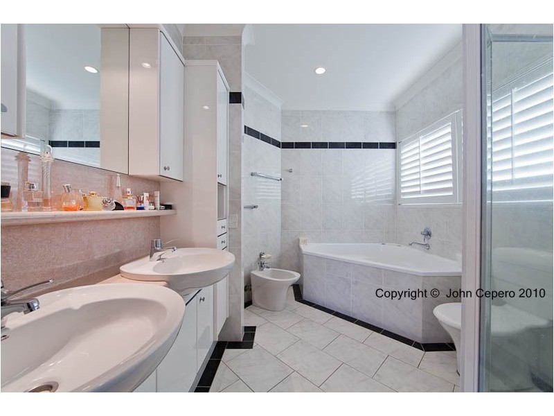 81 T E Peters Drive, Broadbeach Waters QLD 4218