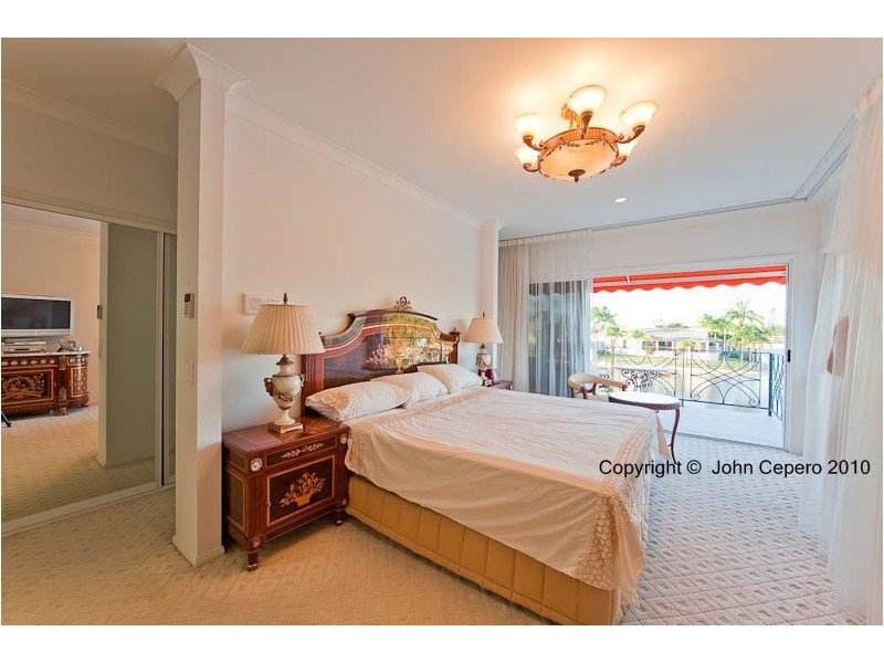 81 T E Peters Drive, Broadbeach Waters QLD 4218