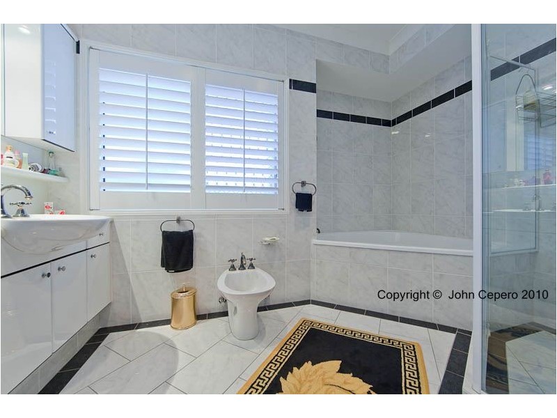 81 T E Peters Drive, Broadbeach Waters QLD 4218