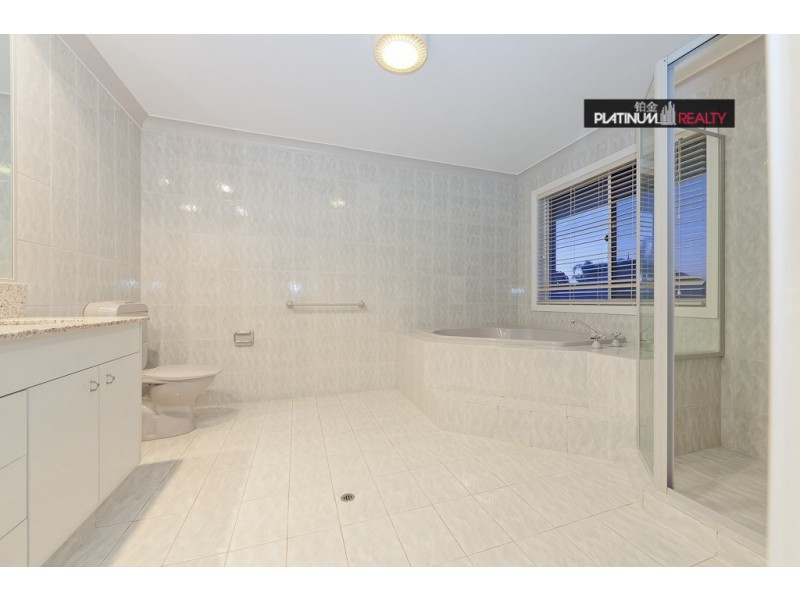 6 Key Biscayne, Clear Island Waters QLD 4226