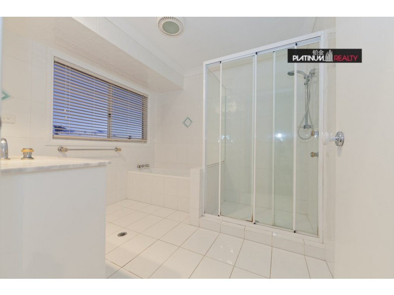 6 Key Biscayne, Clear Island Waters QLD 4226