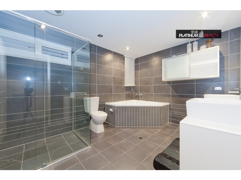 @ Rebecca, Broadbeach Waters QLD 4218