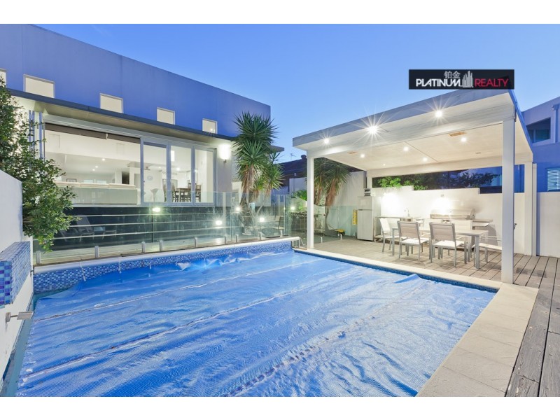 @ Rebecca, Broadbeach Waters QLD 4218